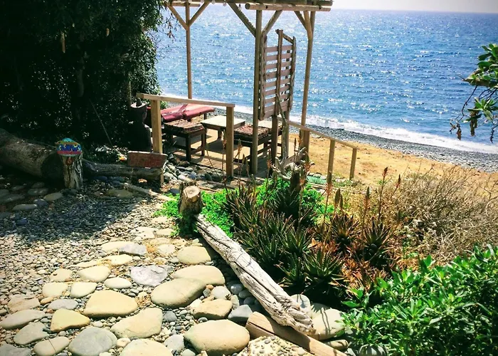 Shambala Beach House-Where Mountains Meet The Sea