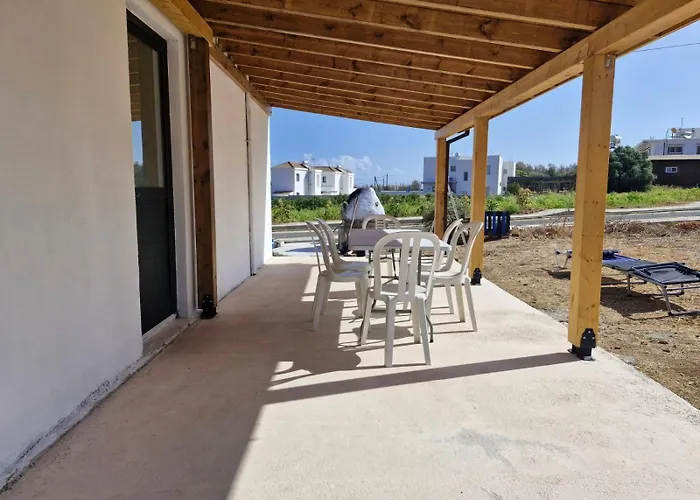 Pomos Rockaway Beach House