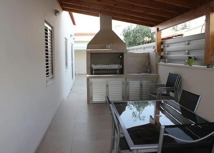 Modern Spotless House With Full Privacy And Wifi In Aglantzia Nicosia