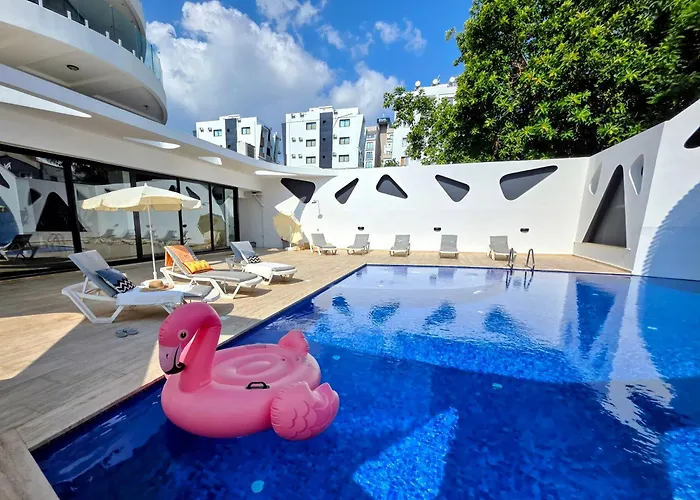 City Centre Luxury Residence With Pool Near Dunya Ivf & Beach